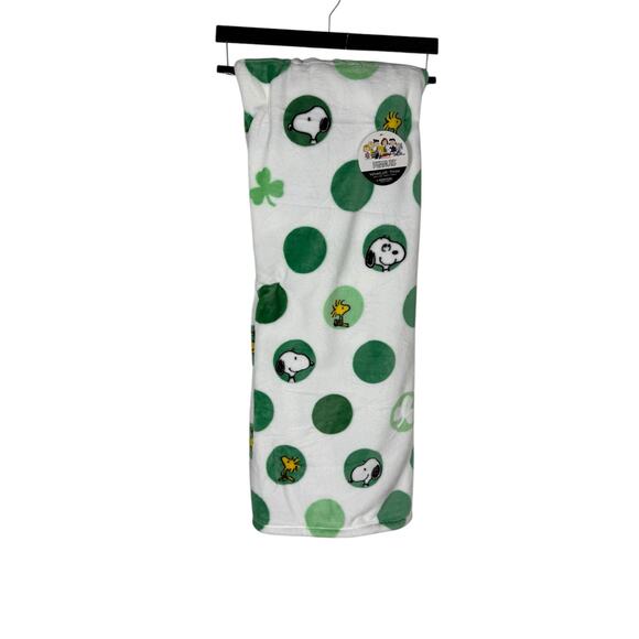Peanuts Snoopy Woodstock St. Patrick Shamrock White Fleece Throw blanket 60 x 70 - Picture 1 of 3